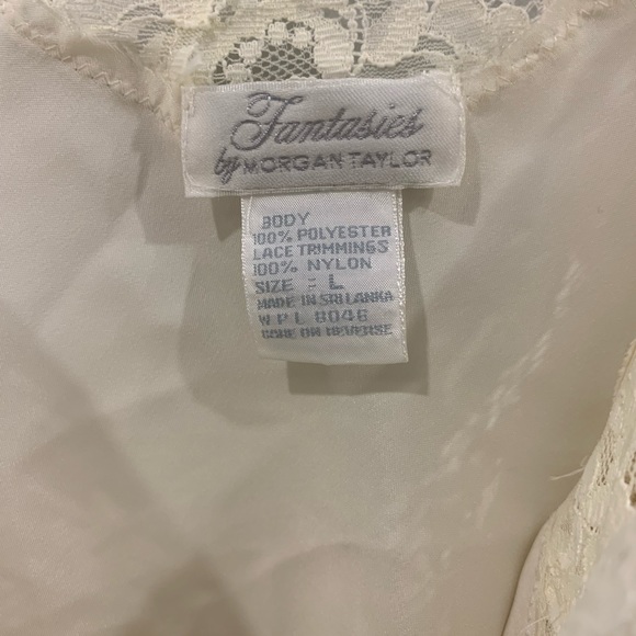 Short, silky, sexy nightgown with lace trim in size Large - Picture 2 of 2